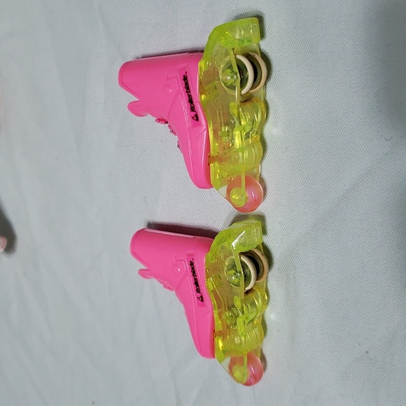 Vintage Rollerblade Flicker 'n Flash Barbie - Picture 15 of 16
